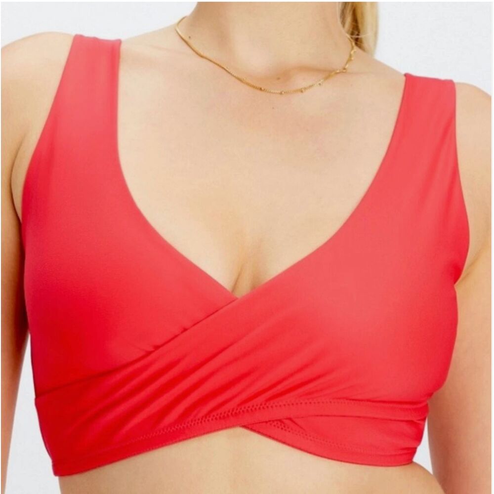 NWOT Fabletics Coral Pink Sports Bra Size Medium